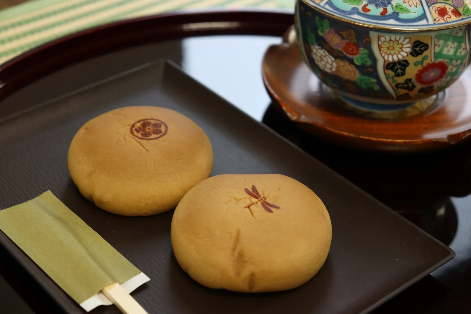 【PR】和菓子やパンの「焼印」代わりに!フードプリンターを活用した新しいロゴ印字の事例まとめ:活用事例2:お饅頭(まんじゅう)へのワンポイントプリント